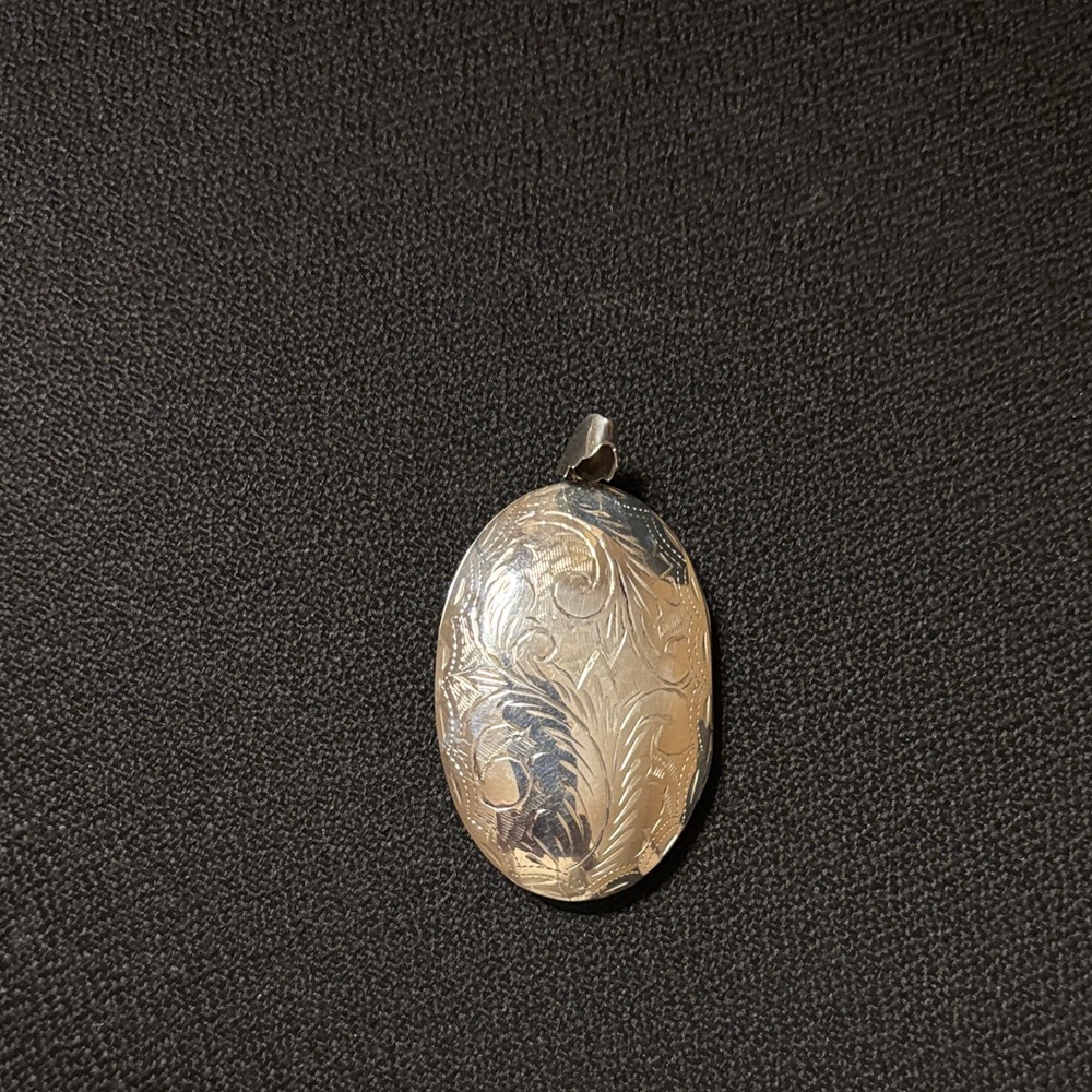 J67 Elegant Silver and Gold Pendant locket